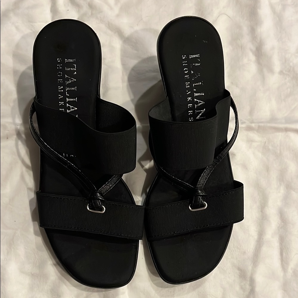 Italian Shoemakers Black Heels with Elegant Design